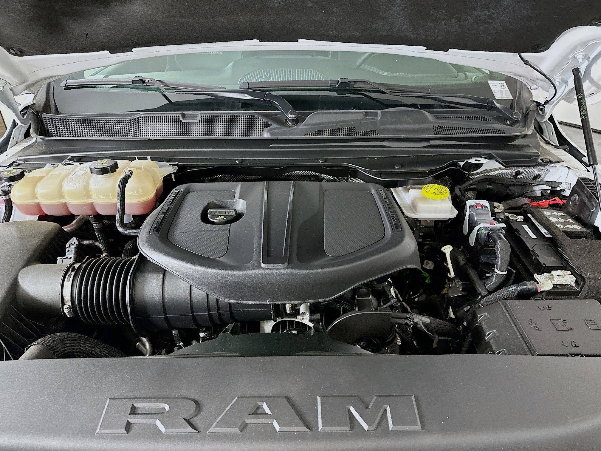 Used 2025 RAM 1500 Laramie image 32