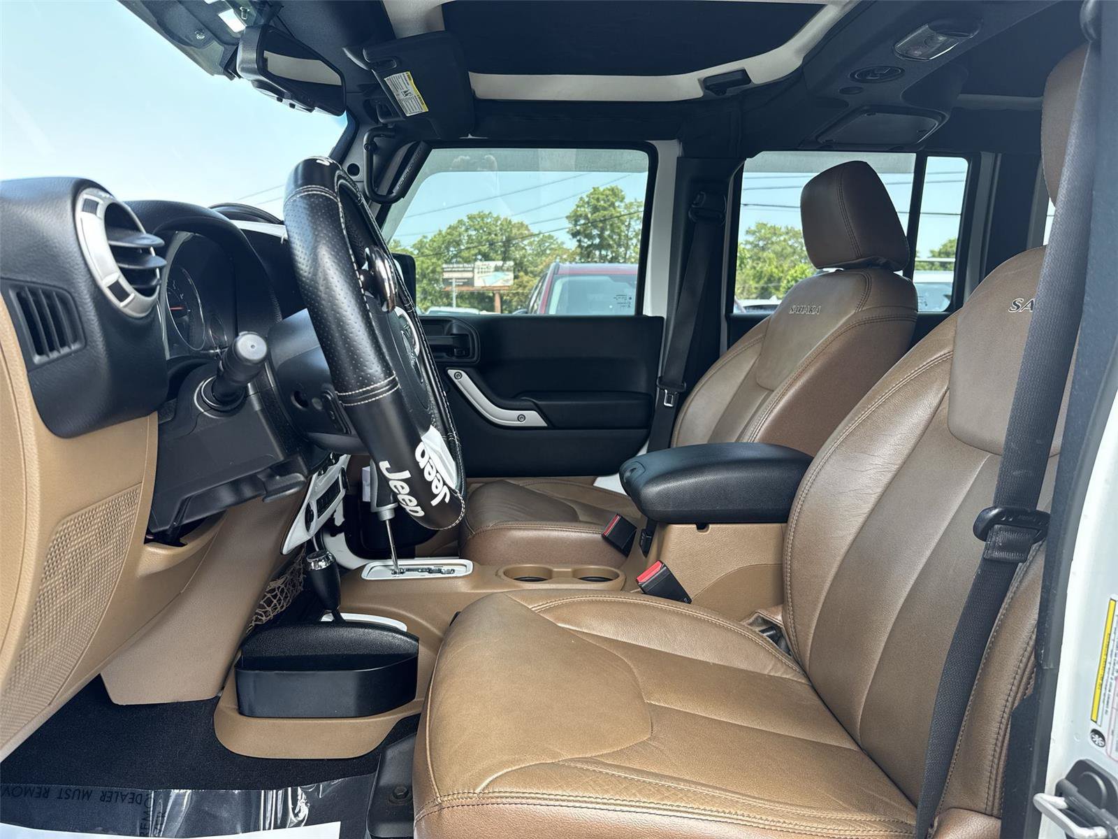 Used 2017 Jeep Wrangler Unlimited Sahara AWD/4WD image 11