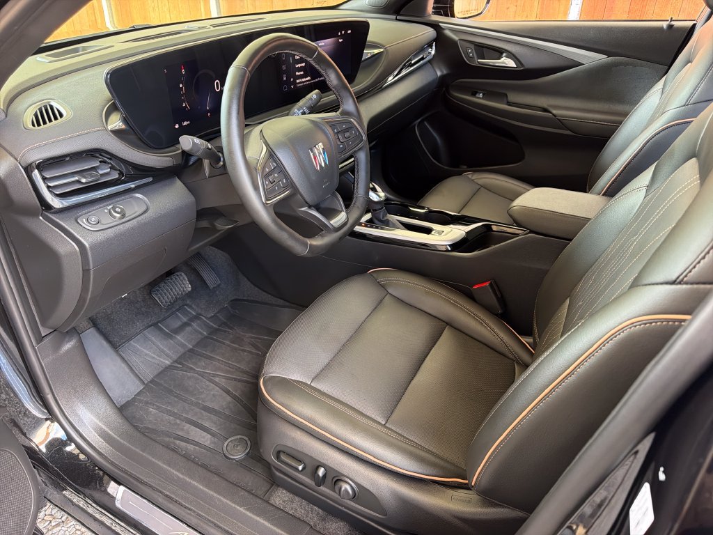Used 2025 Buick Envista Avenir FWD image 2
