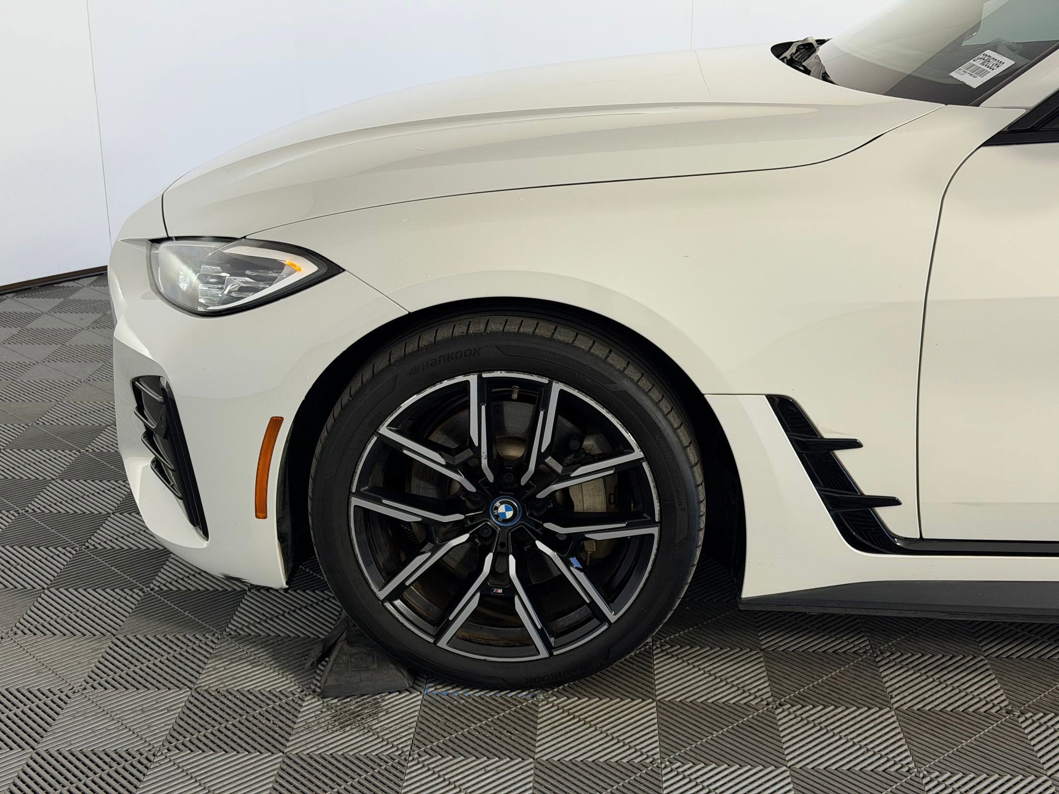 Used 2023 BMW i4 eDrive40 w/ M Sport Package image 11