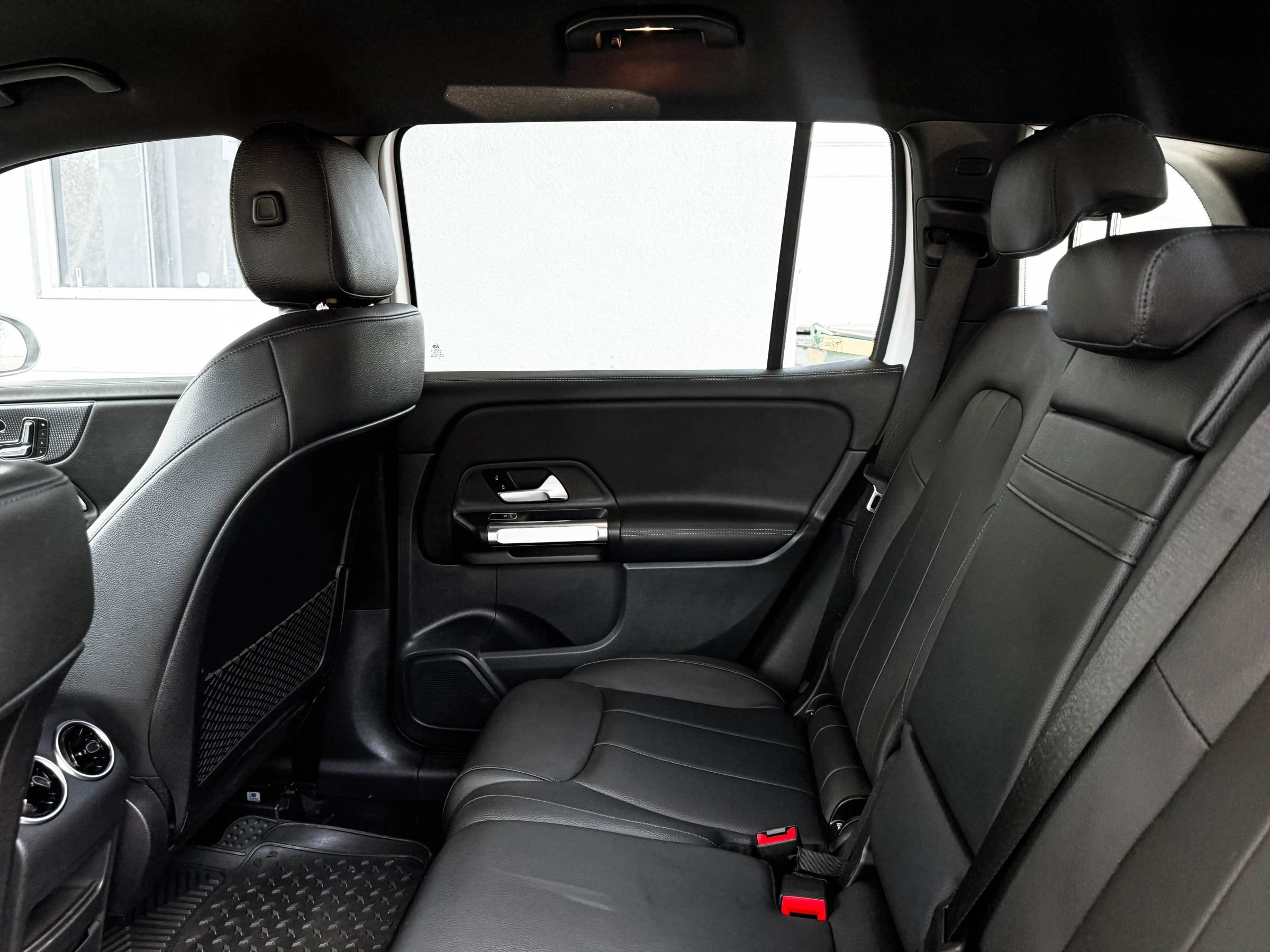Used 2022 Mercedes-Benz GLB 250 4MATIC image 23