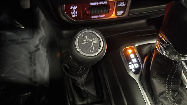 Used 2025 Jeep Wrangler Unlimited Rubicon 4xe AWD/4WD image 30