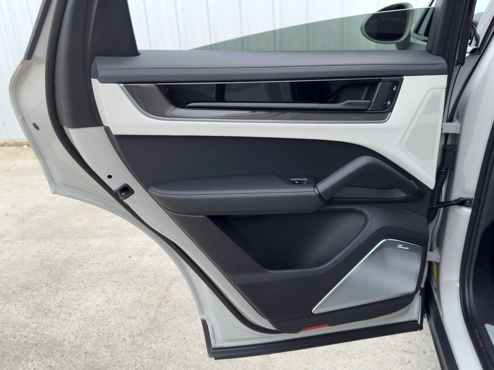 Used 2024 Porsche Cayenne Turbo AWD/4WD image 59