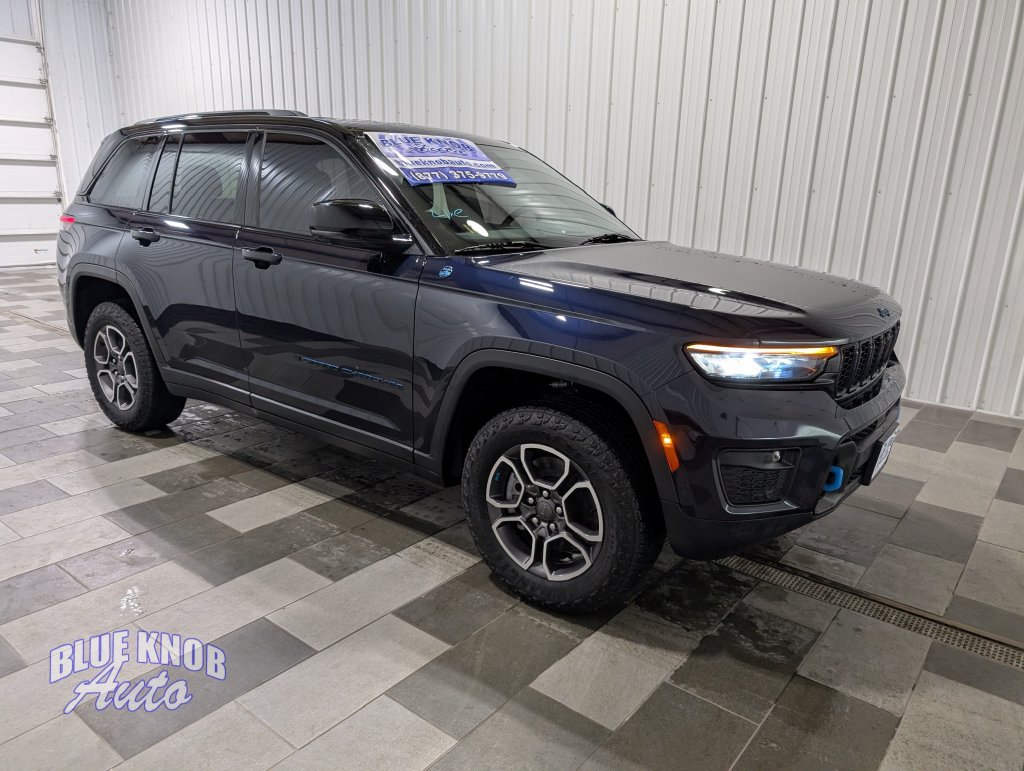 Used 2022 Jeep Grand Cherokee Trailhawk w/ Advanced Protech Group II AWD/4WD image 5