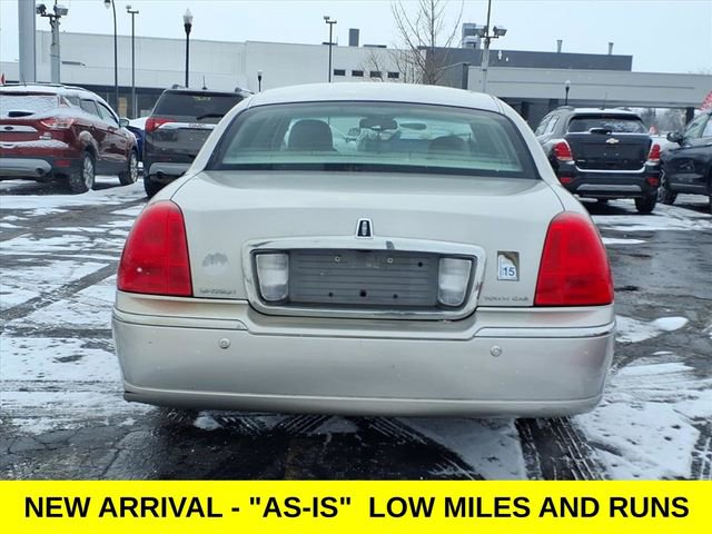 Used 2005 Lincoln Town Car Signature image 22
