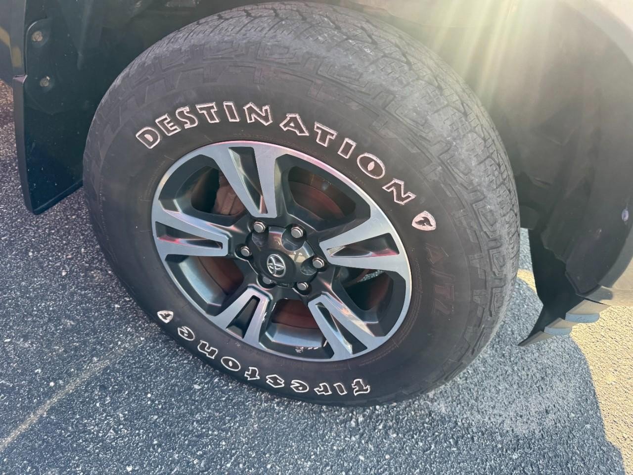 Used 2016 Toyota Tacoma TRD Sport w/ Towing Package image 5