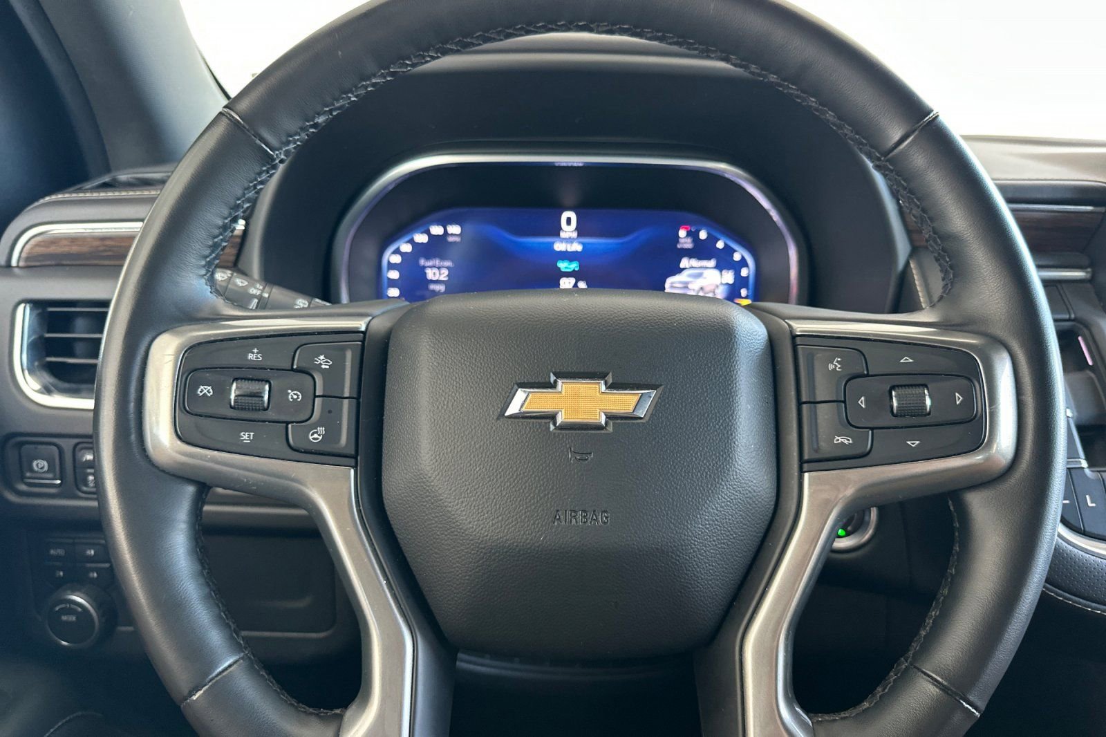 Used 2023 Chevrolet Suburban Premier image 24