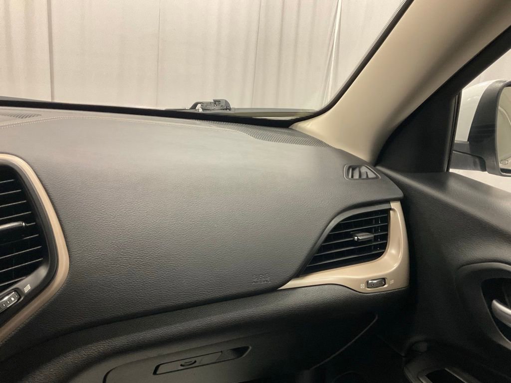 Used 2016 Jeep Cherokee Limited image 28