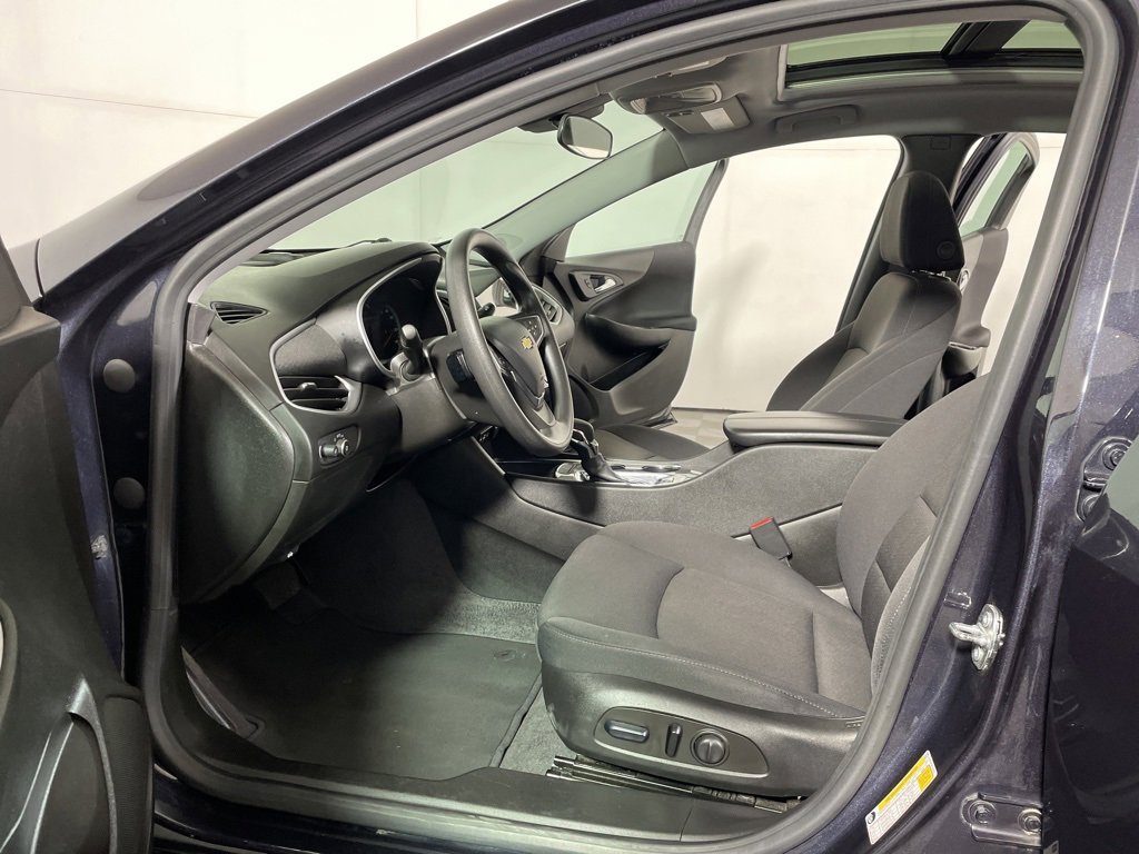 Used 2023 Chevrolet Malibu LT image 9