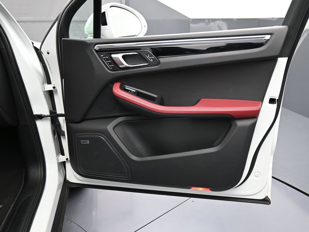 Certified 2022 Porsche Macan image 29