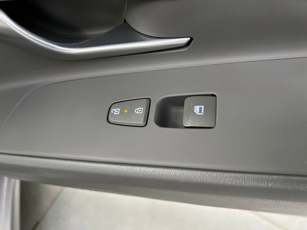 Used 2025 Hyundai Elantra SEL image 23