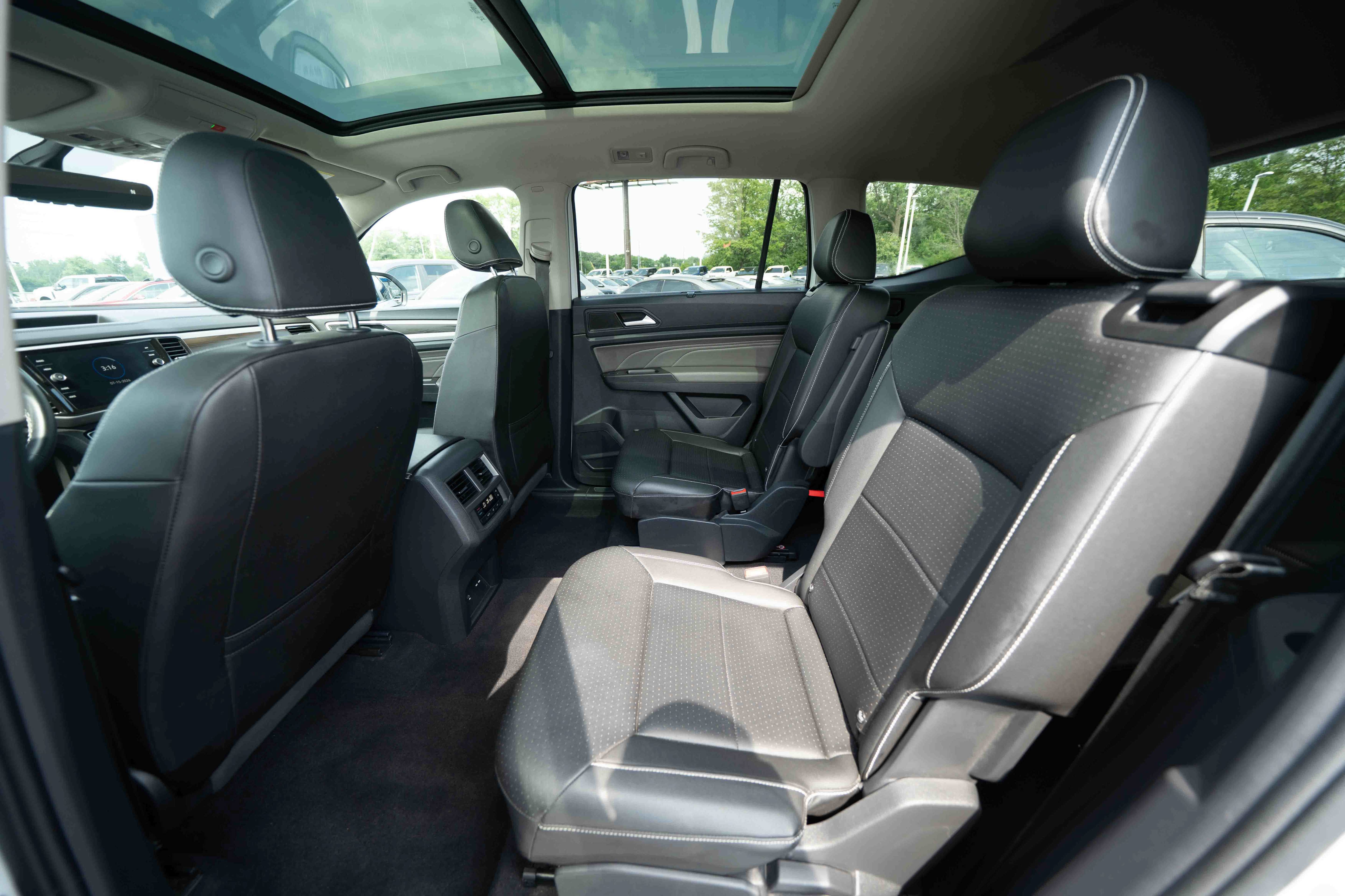 Used 2023 Volkswagen Atlas SE w/ Panoramic Sunroof Package AWD/4WD image 23