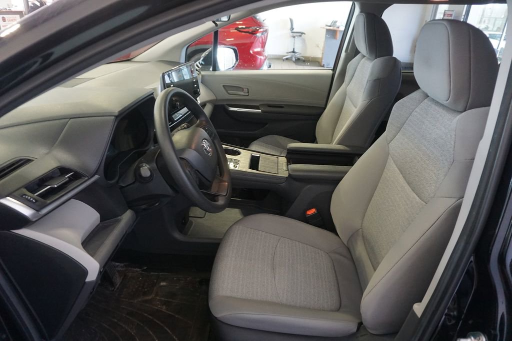 Used 2024 Toyota Sienna LE image 16