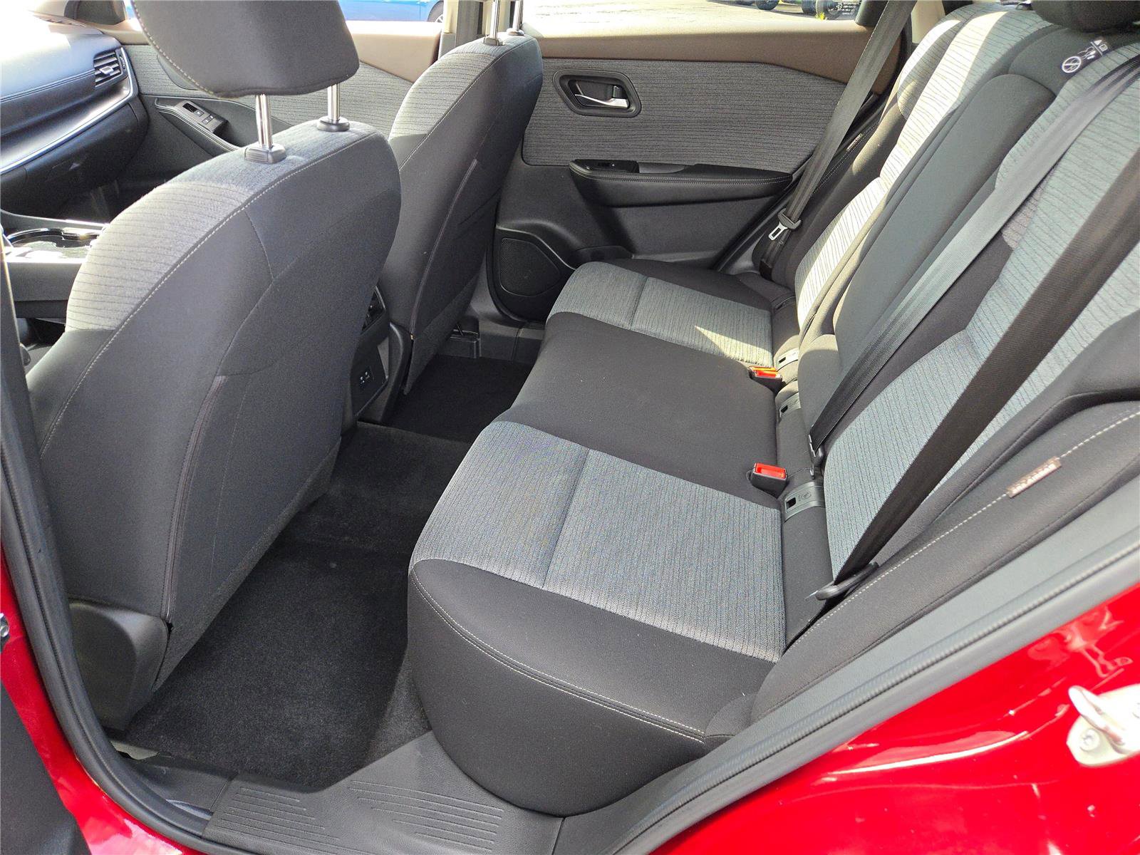 Used 2023 Nissan Rogue SV image 20