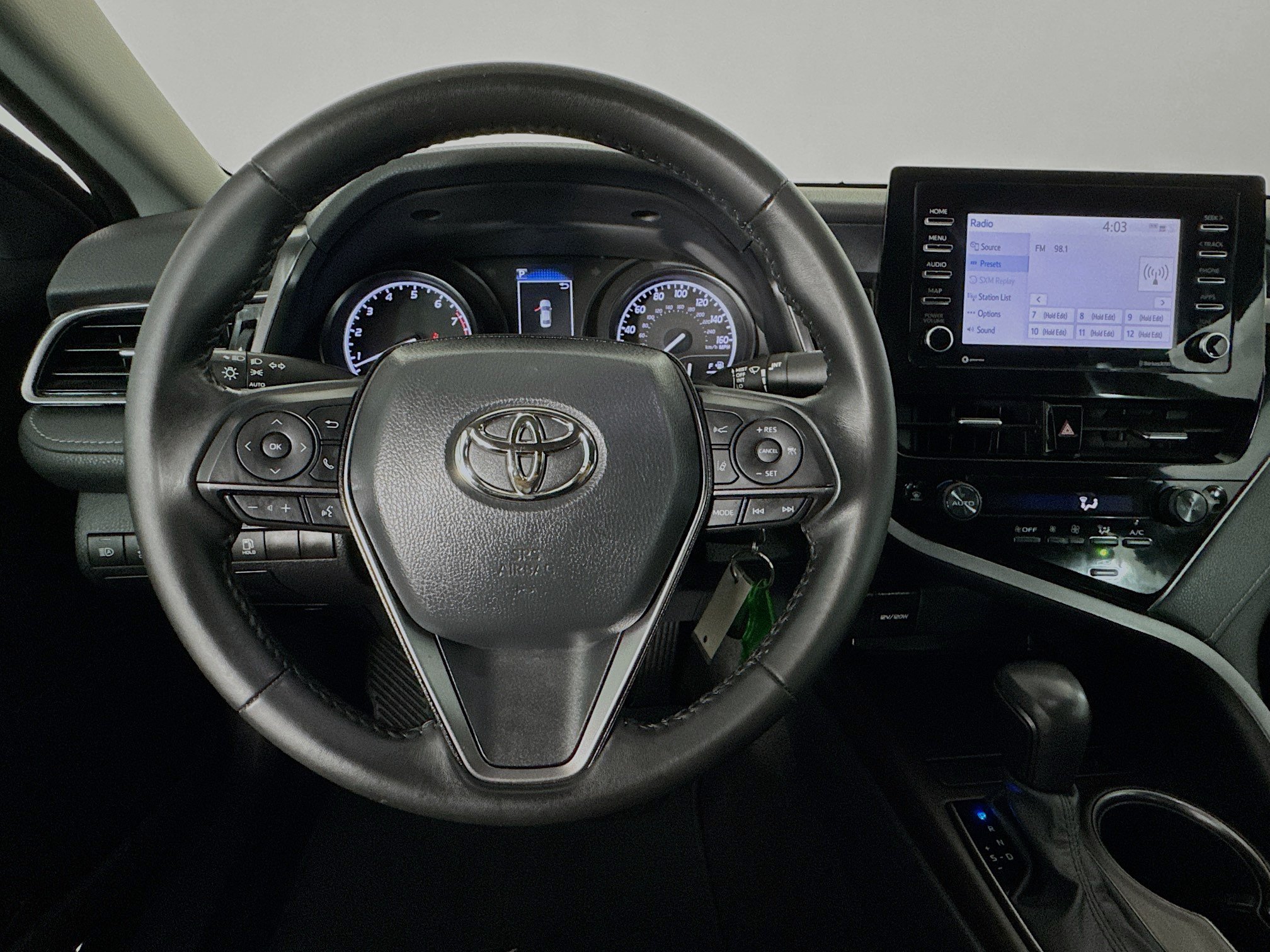 Used 2023 Toyota Camry SE FWD image 11