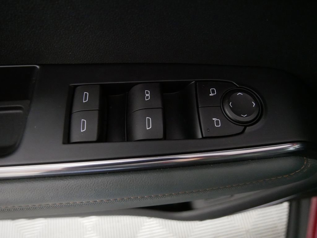 Used 2024 GMC Acadia AT4 image 13