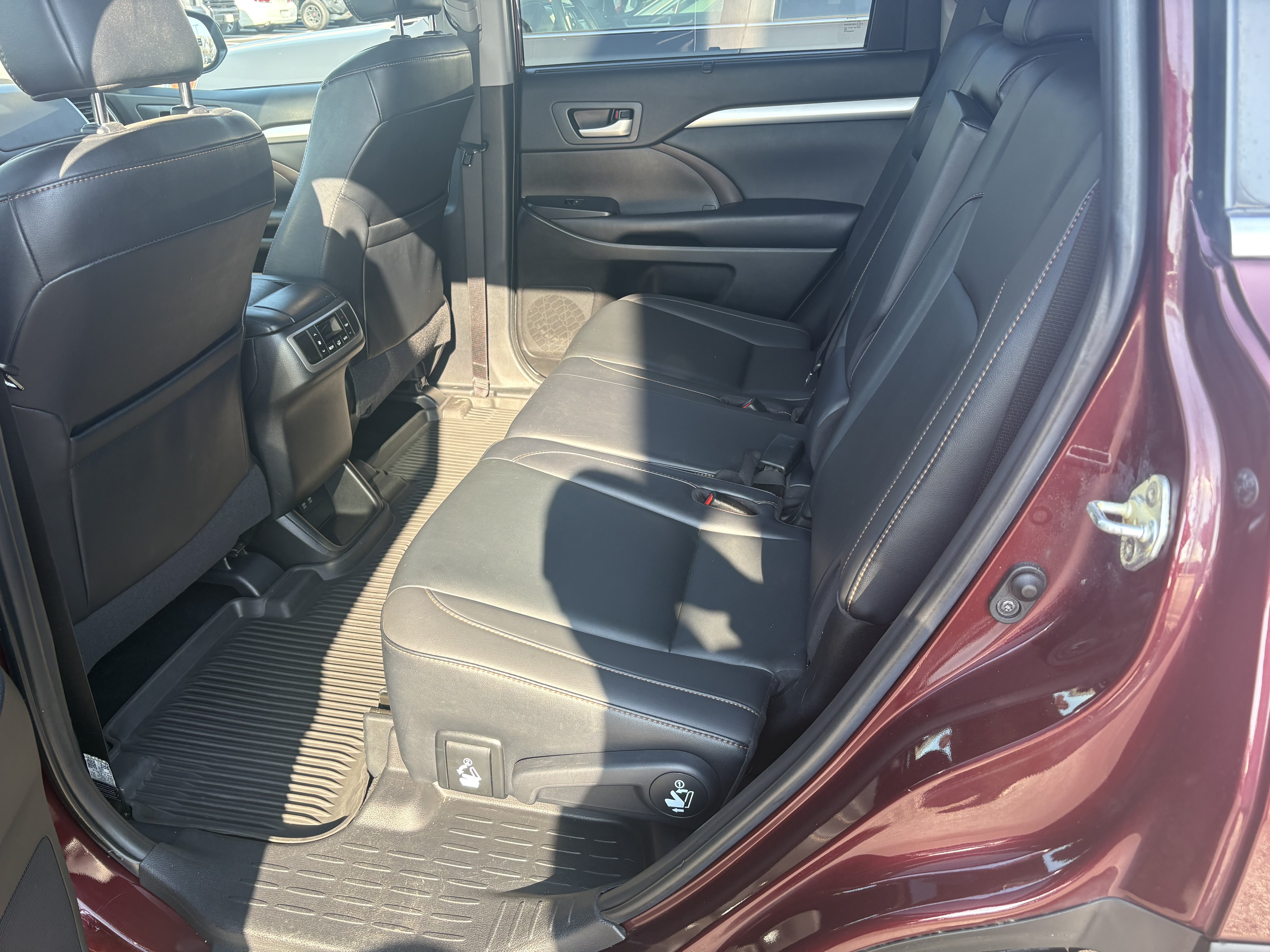 Used 2019 Toyota Highlander XLE AWD/4WD image 7
