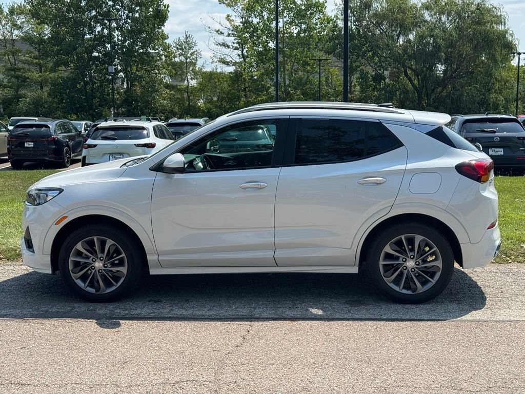 Used 2022 Buick Encore GX Select w/ Sport Touring Package AWD/4WD image 2