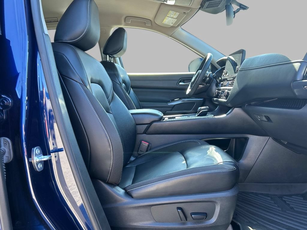 Used 2022 Nissan Pathfinder SL AWD/4WD image 17