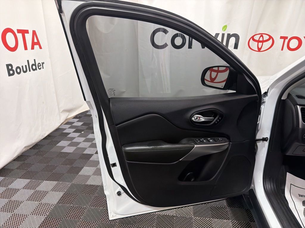 Used 2022 Jeep Cherokee Limited image 19