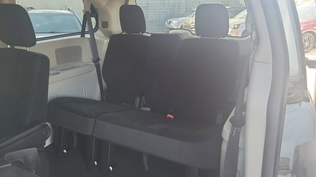 Used 2018 Dodge Grand Caravan SE image 22