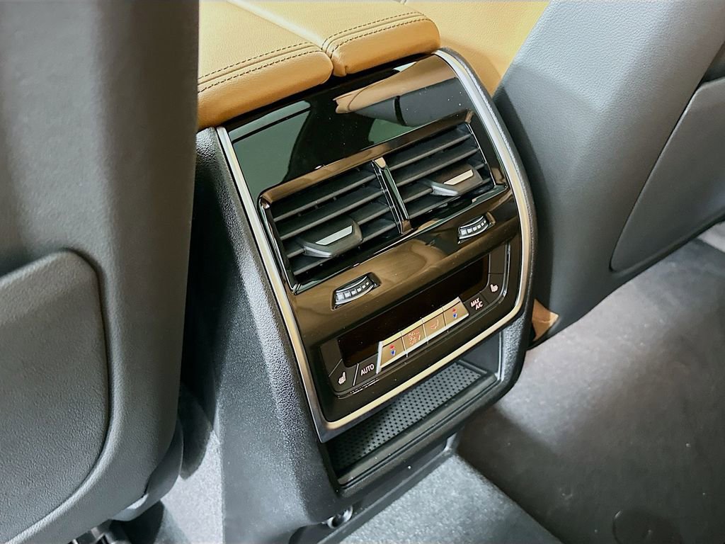 Used 2026 BMW X5 xDrive40i w/ Climate Comfort Package image 31