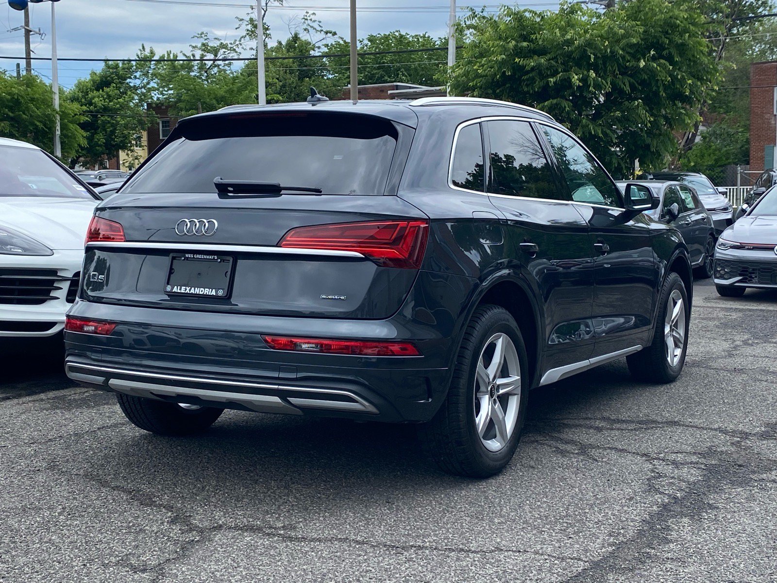 Used 2023 Audi Q5 2.0T Premium w/ Convenience Package AWD/4WD image 3
