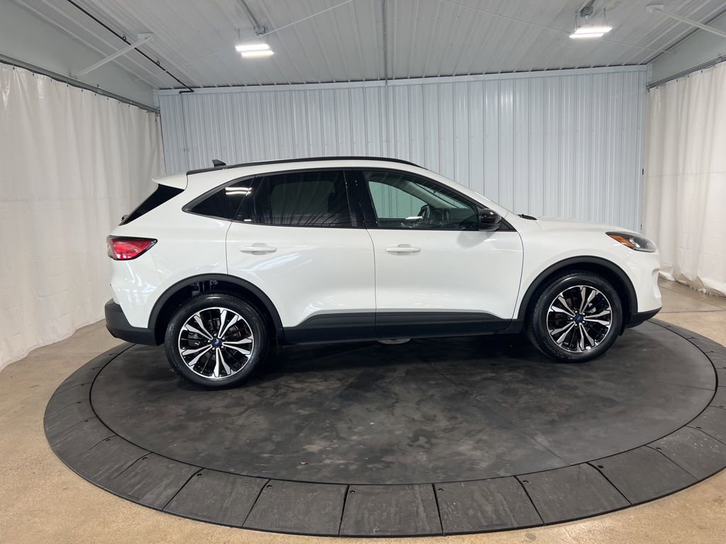Used 2022 Ford Escape SEL w/ SEL Stealth AWD Package image 10