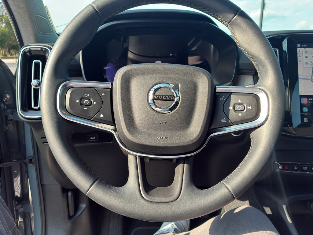 Used 2023 Volvo XC40 B4 Ultimate FWD image 14