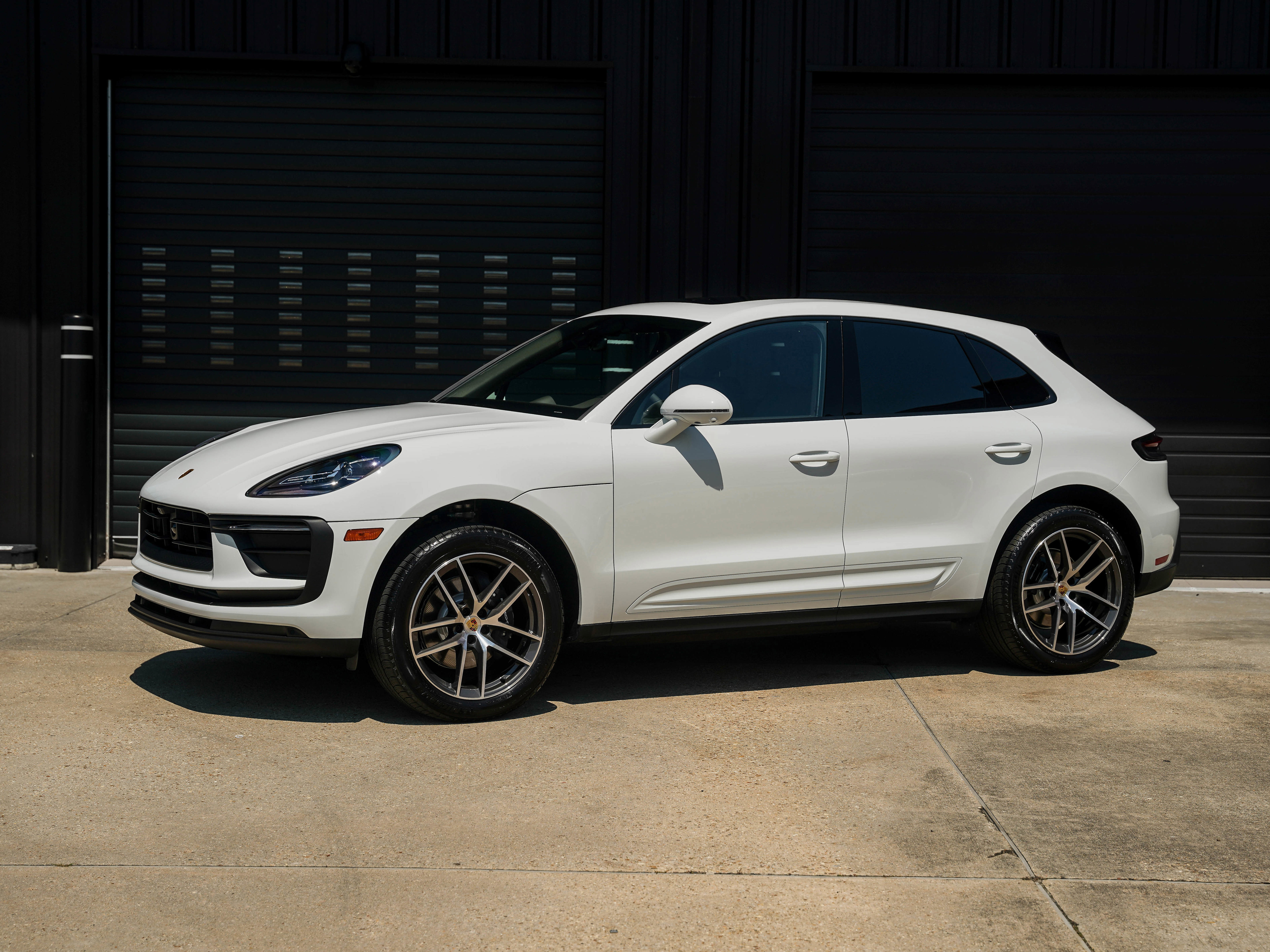 New 2026 Porsche Macan image 1