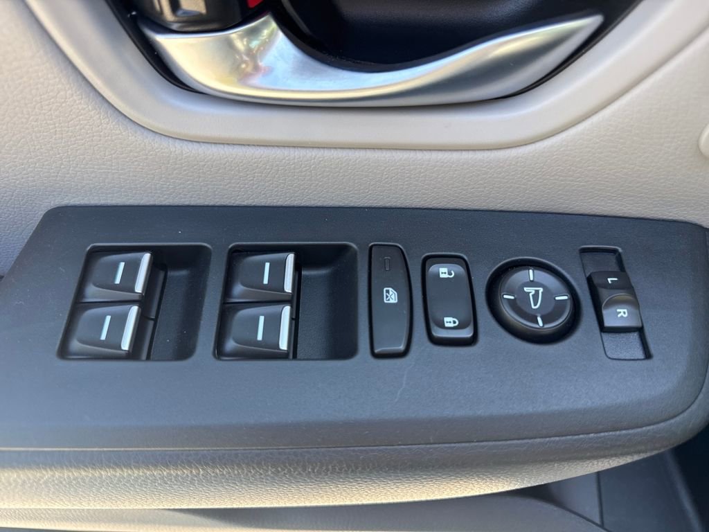 Certified 2025 Honda Pilot Touring image 12