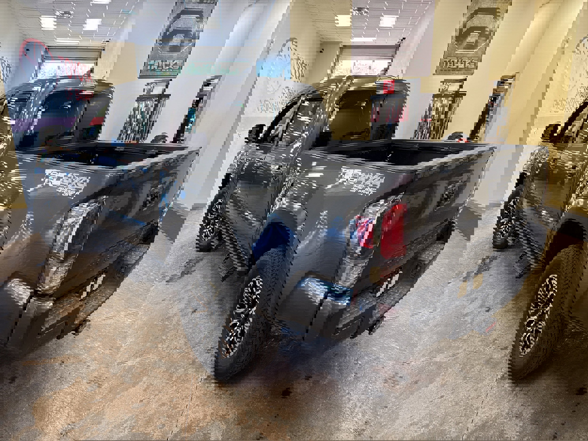 Used 2023 Toyota Tacoma TRD Sport image 9