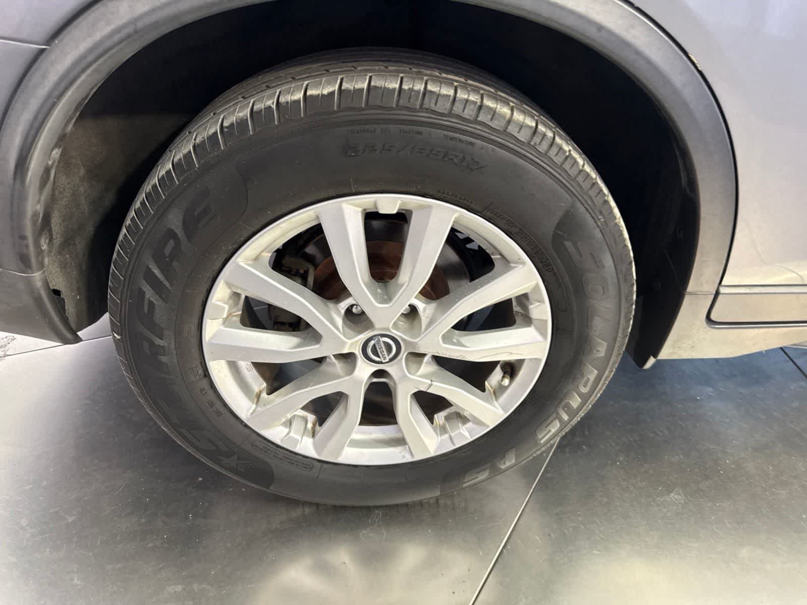 Used 2017 Nissan Rogue SV FWD image 14