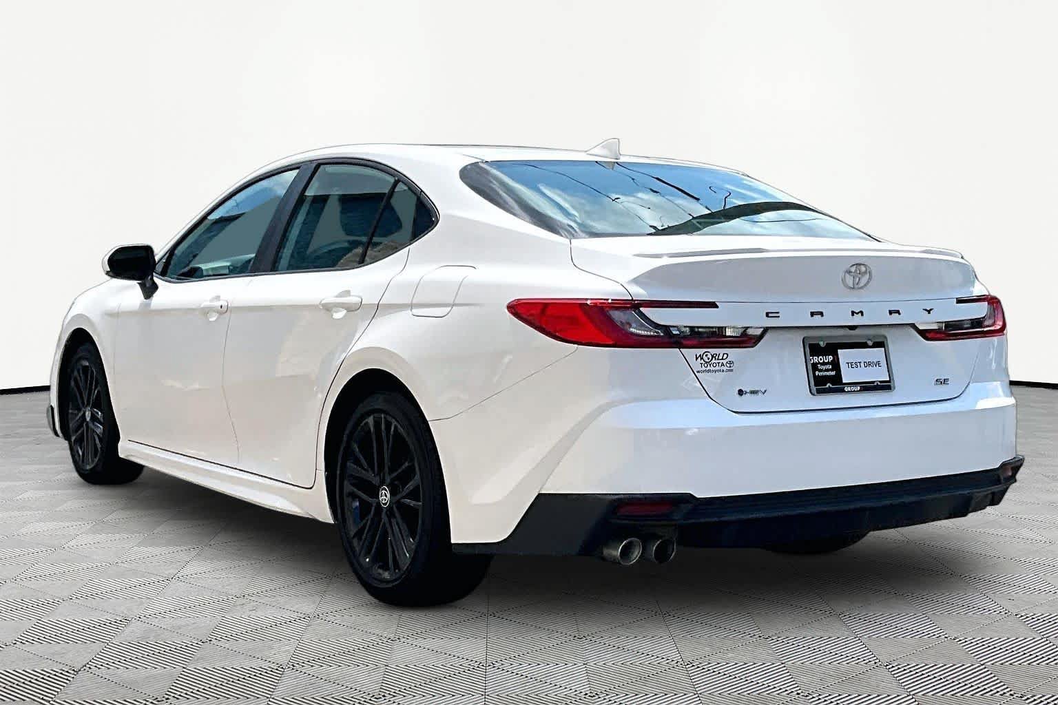 Used 2025 Toyota Camry SE FWD image 12