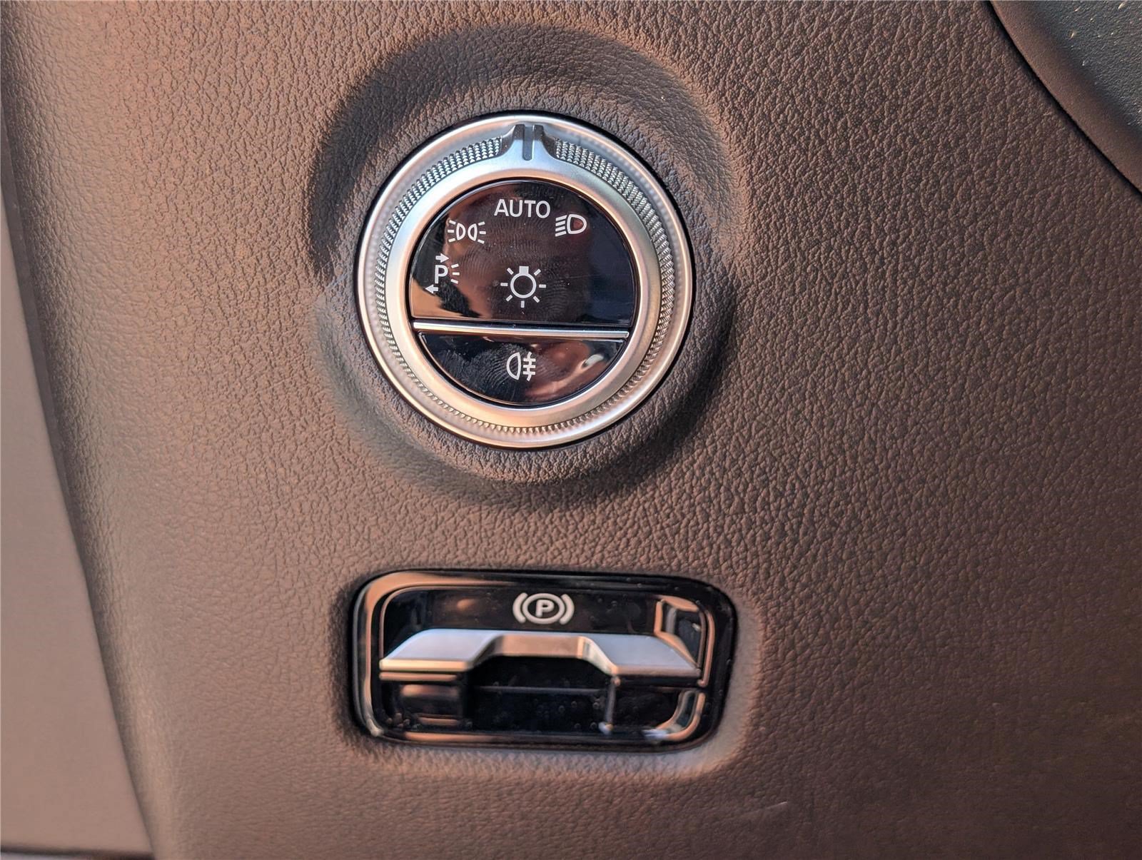 Used 2023 Mercedes-Benz C 300 4MATIC Sedan image 21