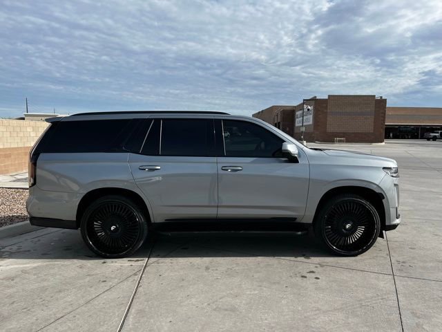 Used 2023 Cadillac Escalade Premium Luxury image 3