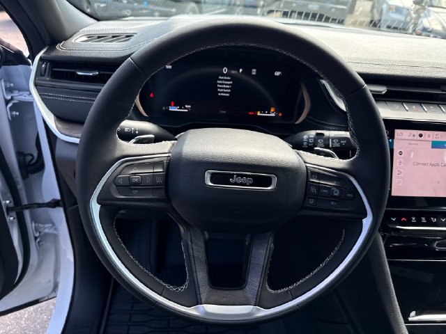 New 2026 Jeep Grand Cherokee Limited w/ Limited Altitude Package AWD/4WD image 18