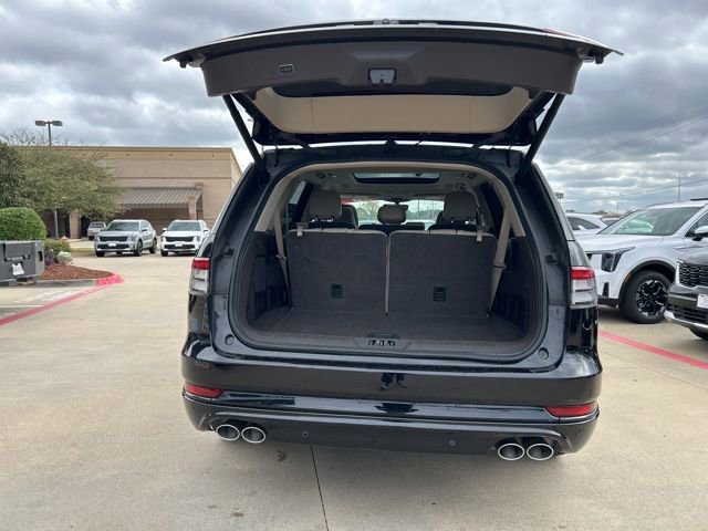 Used 2023 Lincoln Aviator Grand Touring w/ Equipment Group 301A AWD/4WD image 10