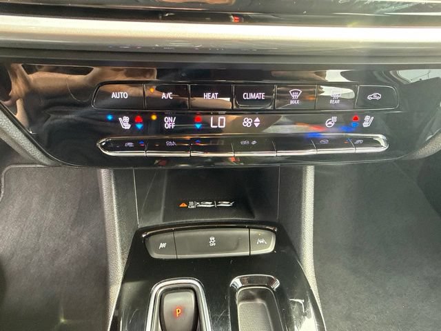 Used 2022 Chevrolet Bolt EUV Premier FWD image 25
