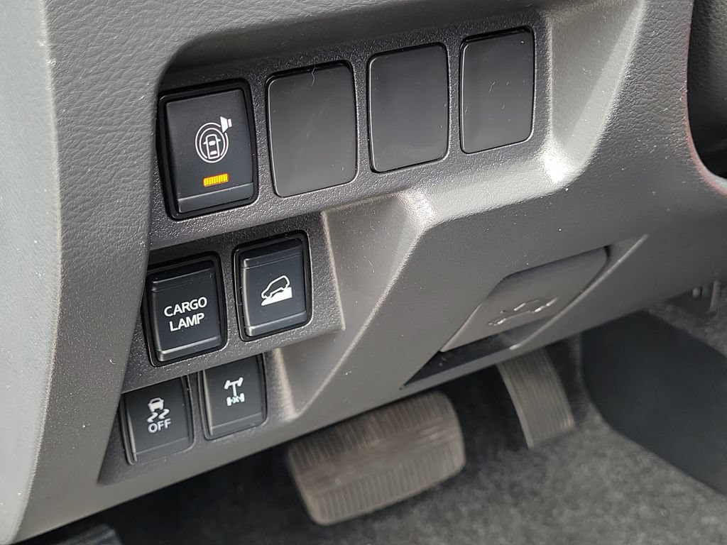 Used 2022 Nissan Frontier PRO-4X w/ Technology Package AWD/4WD image 17