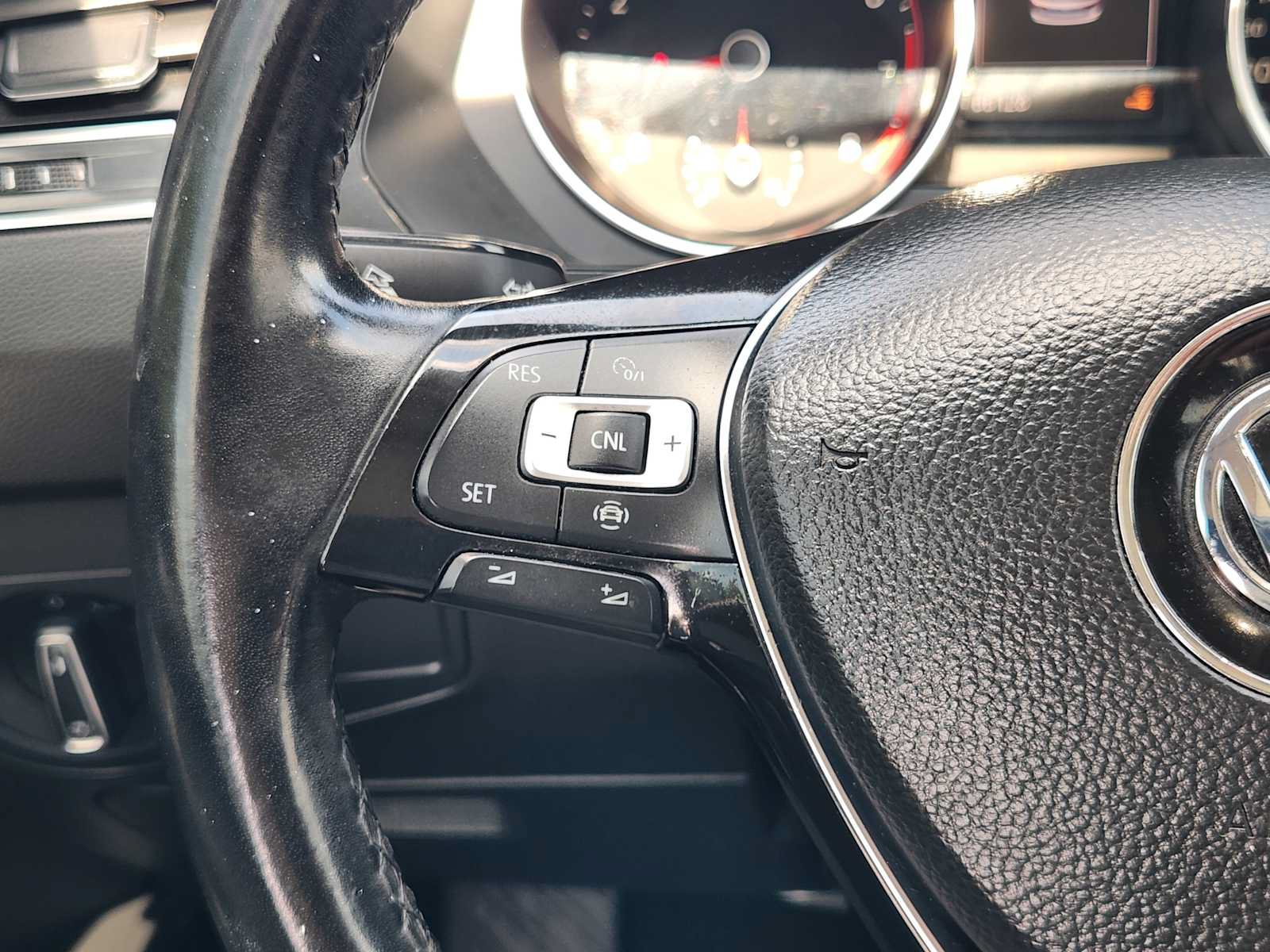Used 2019 Volkswagen Tiguan SE w/ Panoramic Sunroof Package FWD image 26