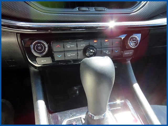 Used 2023 Jeep Compass Latitude w/ Sun and Sound Group AWD/4WD image 18