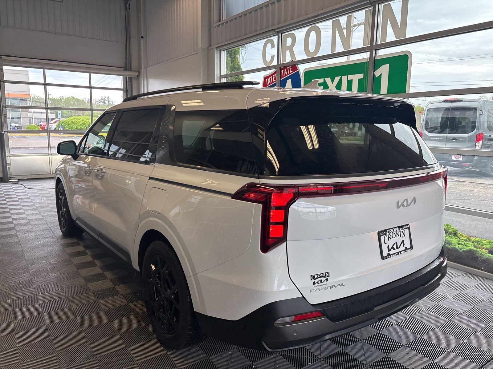 New 2025 Kia Carnival SX image 4