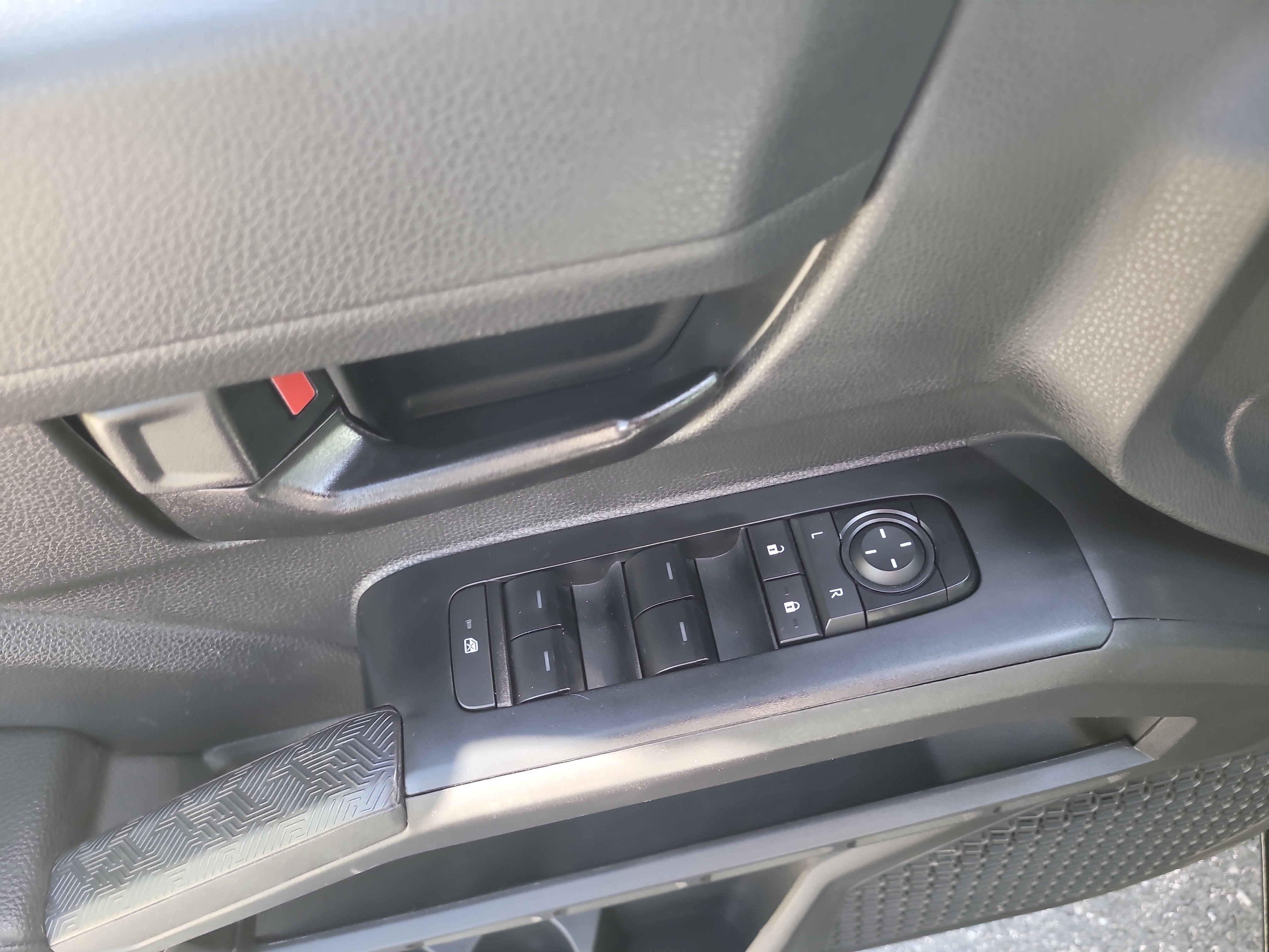 Certified 2024 Toyota Tacoma SR5 AWD/4WD image 18