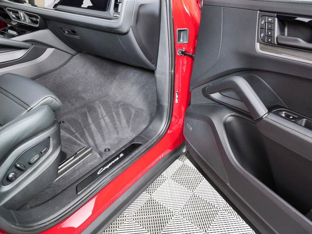 New 2026 Porsche Cayenne S AWD/4WD image 27