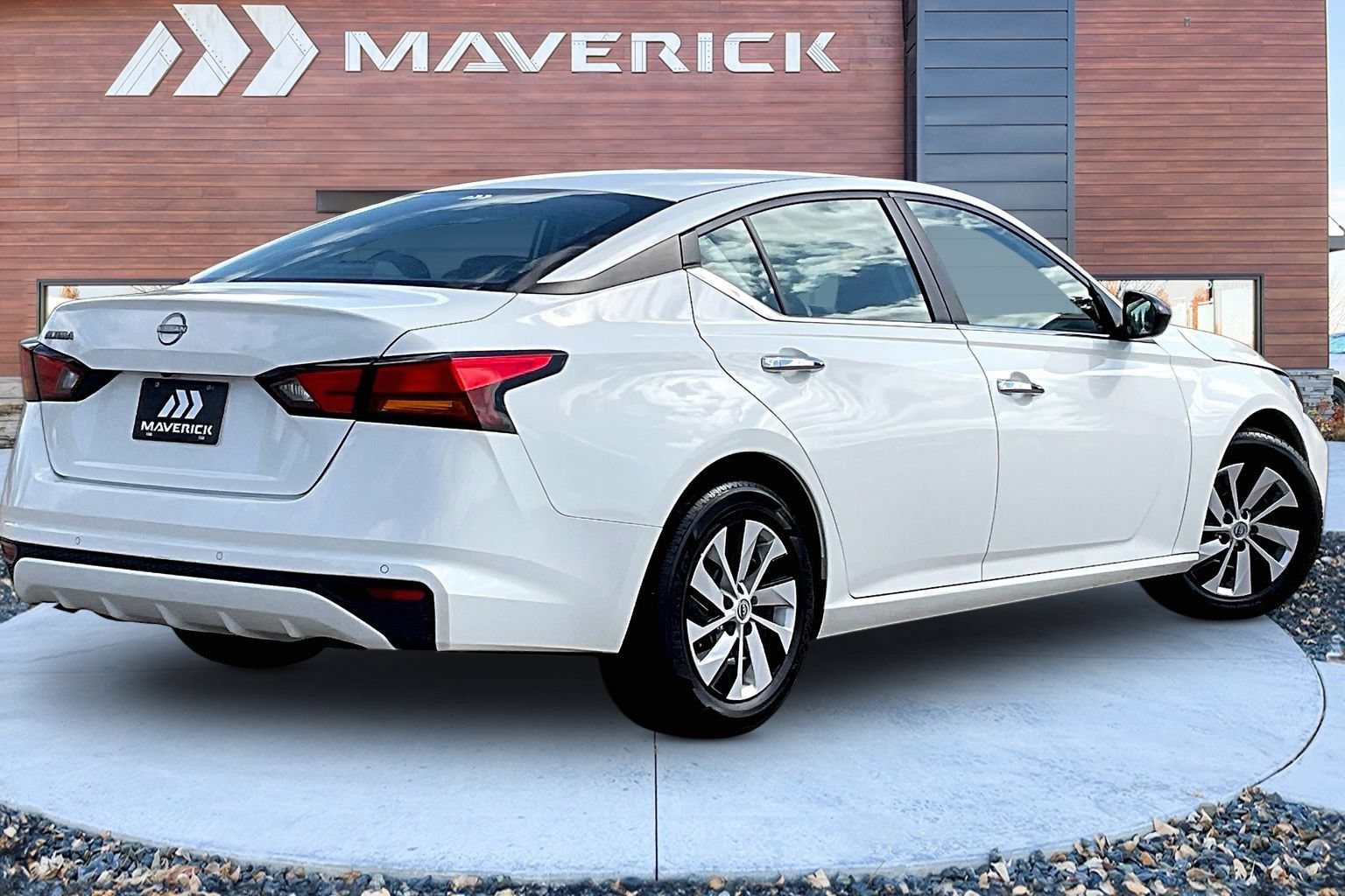 Used 2024 Nissan Altima 2.5 S FWD image 5