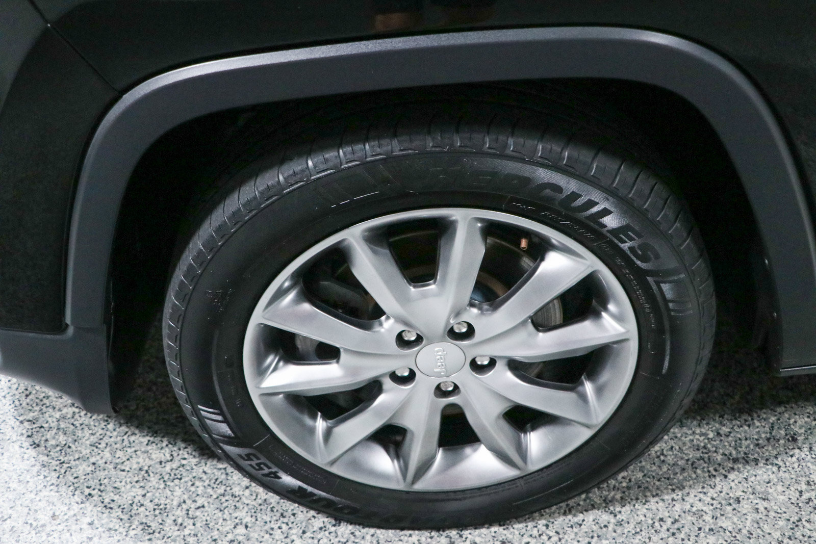 Used 2018 Jeep Cherokee Limited FWD image 11