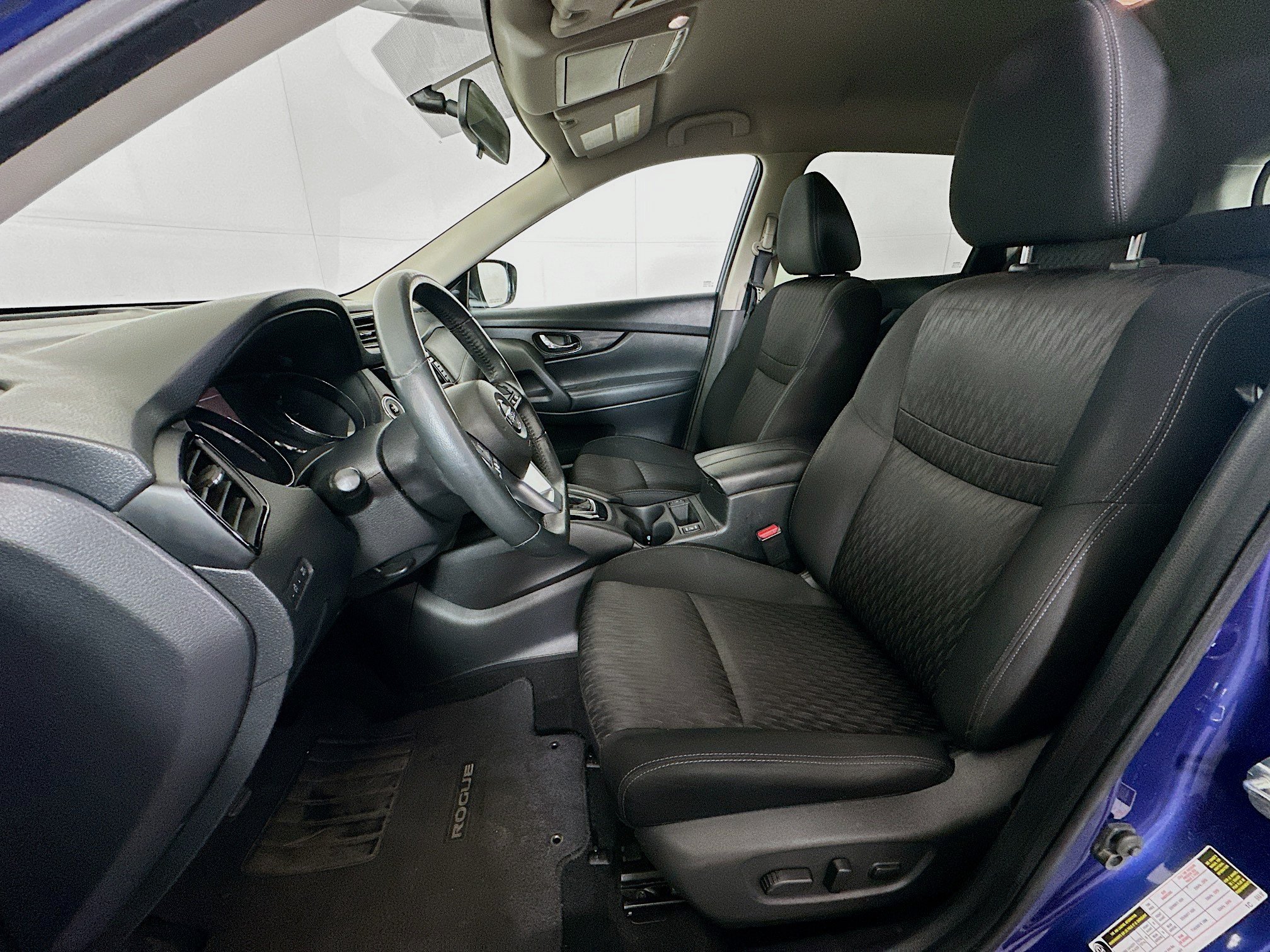 Used 2018 Nissan Rogue SV FWD image 13