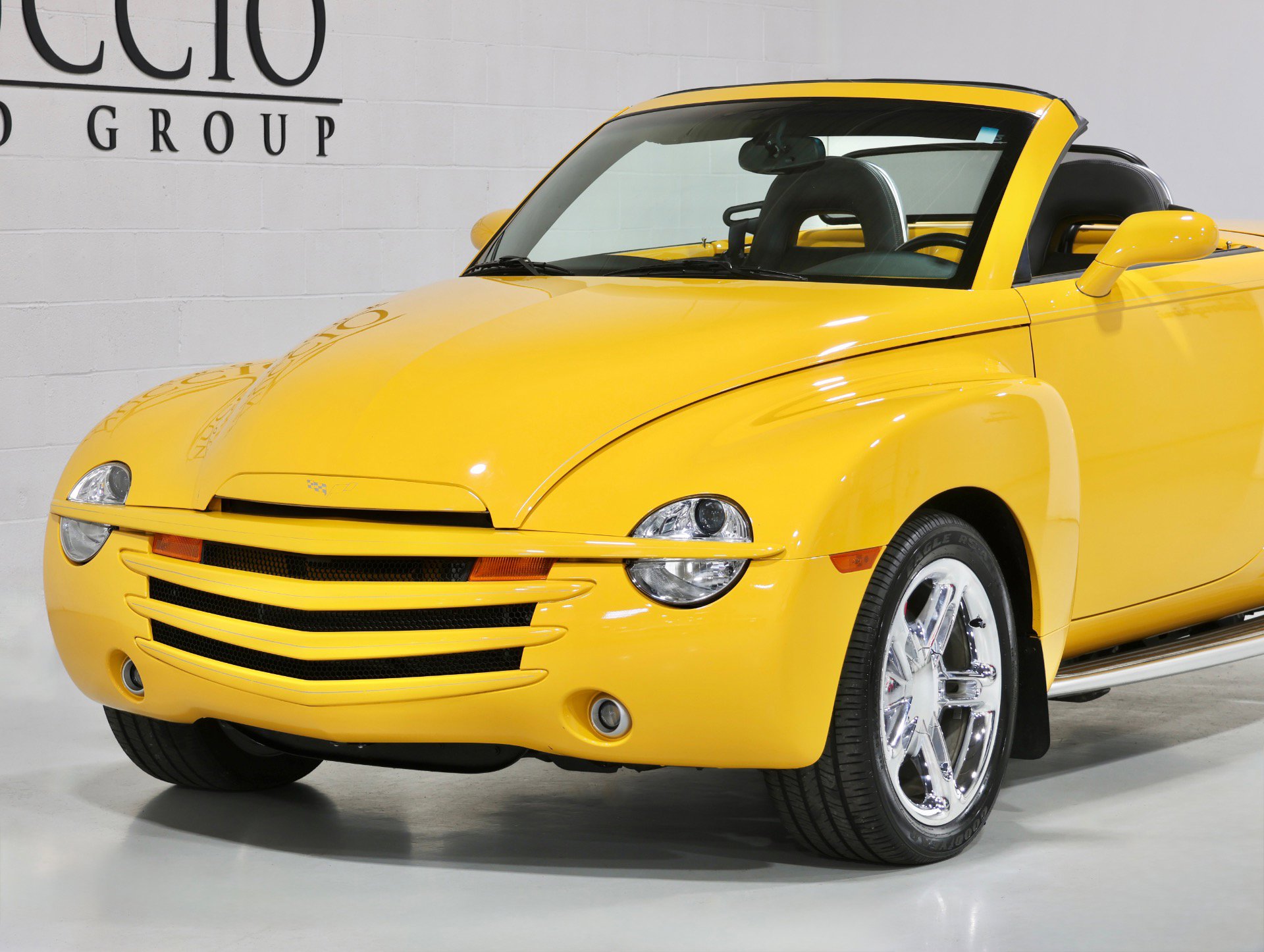 Used 2005 Chevrolet SSR 6 Speed Manual - Only 12K Mile w/ Preferred Equipment Group image 31