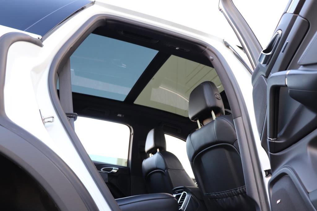 Used 2018 Porsche Cayenne S image 34